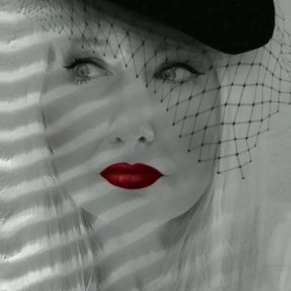 Poshmark Ambassador - Picture 1 of 5